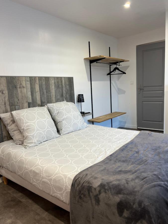 Bed and Breakfast Aux Charmes 1 Isques Exterior foto